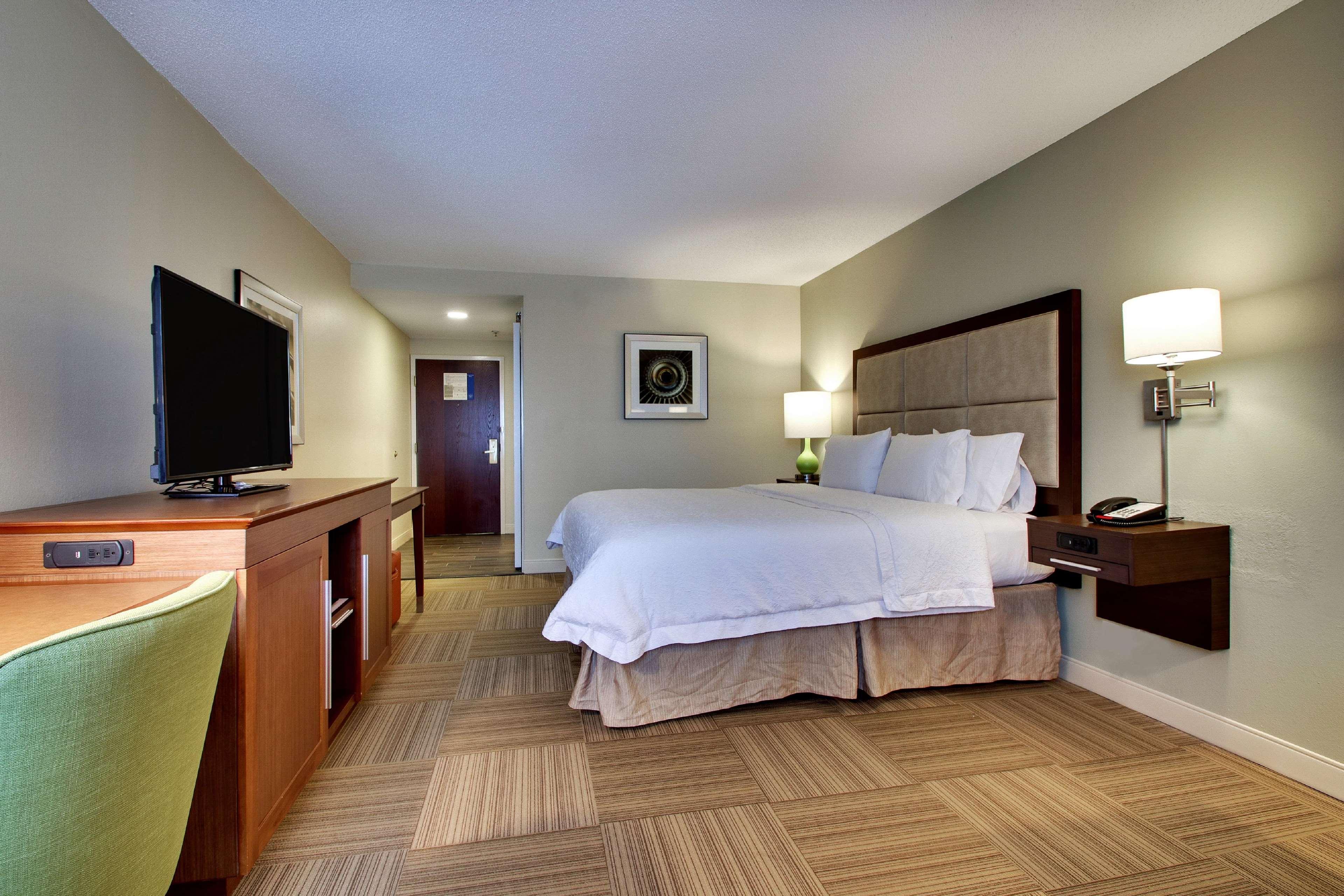 Hampton Inn Уорнер-Робинс Экстерьер фото