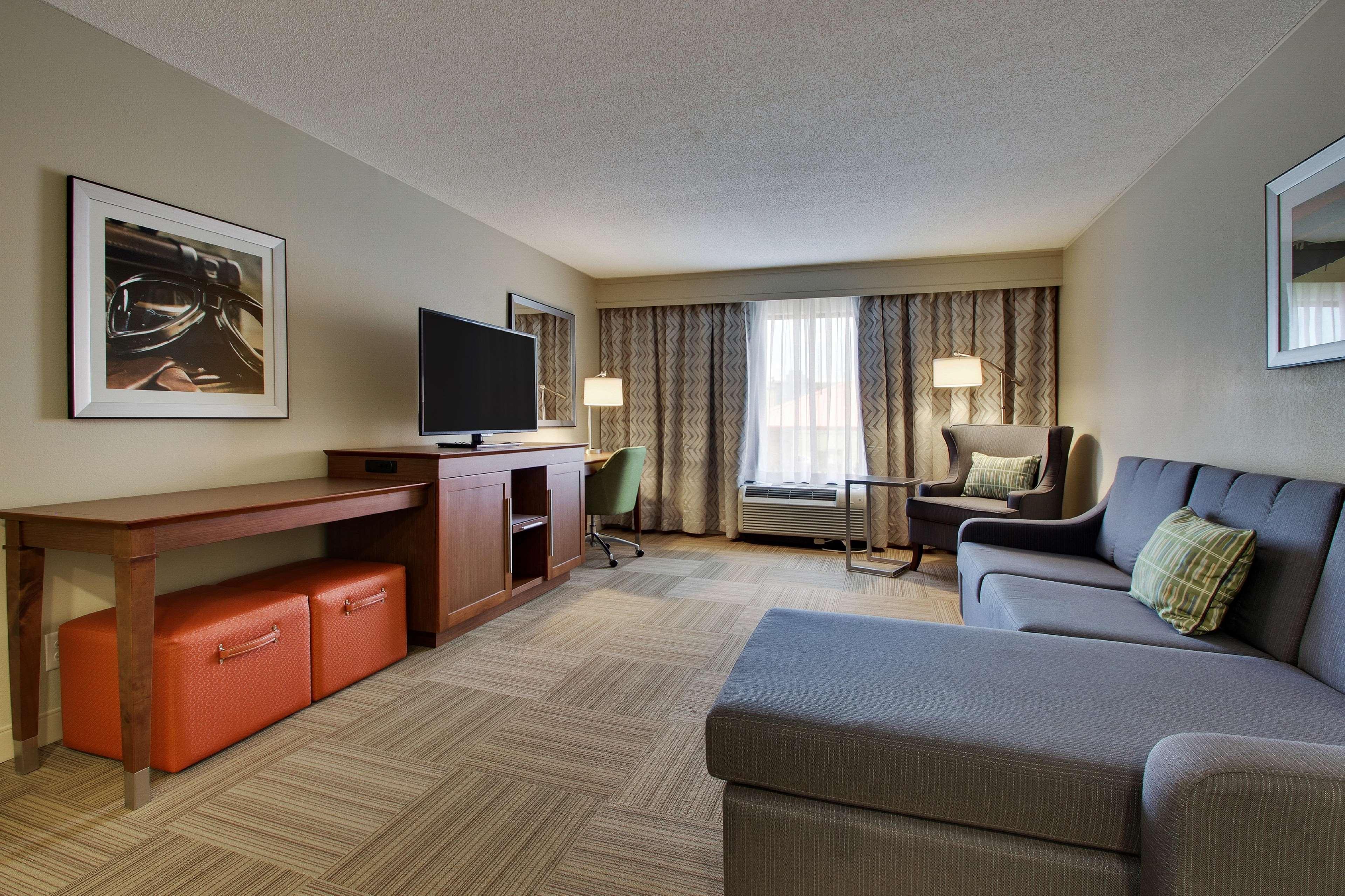 Hampton Inn Уорнер-Робинс Экстерьер фото