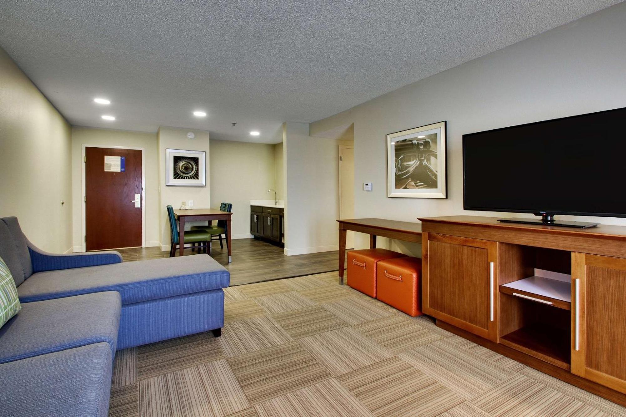 Hampton Inn Уорнер-Робинс Экстерьер фото