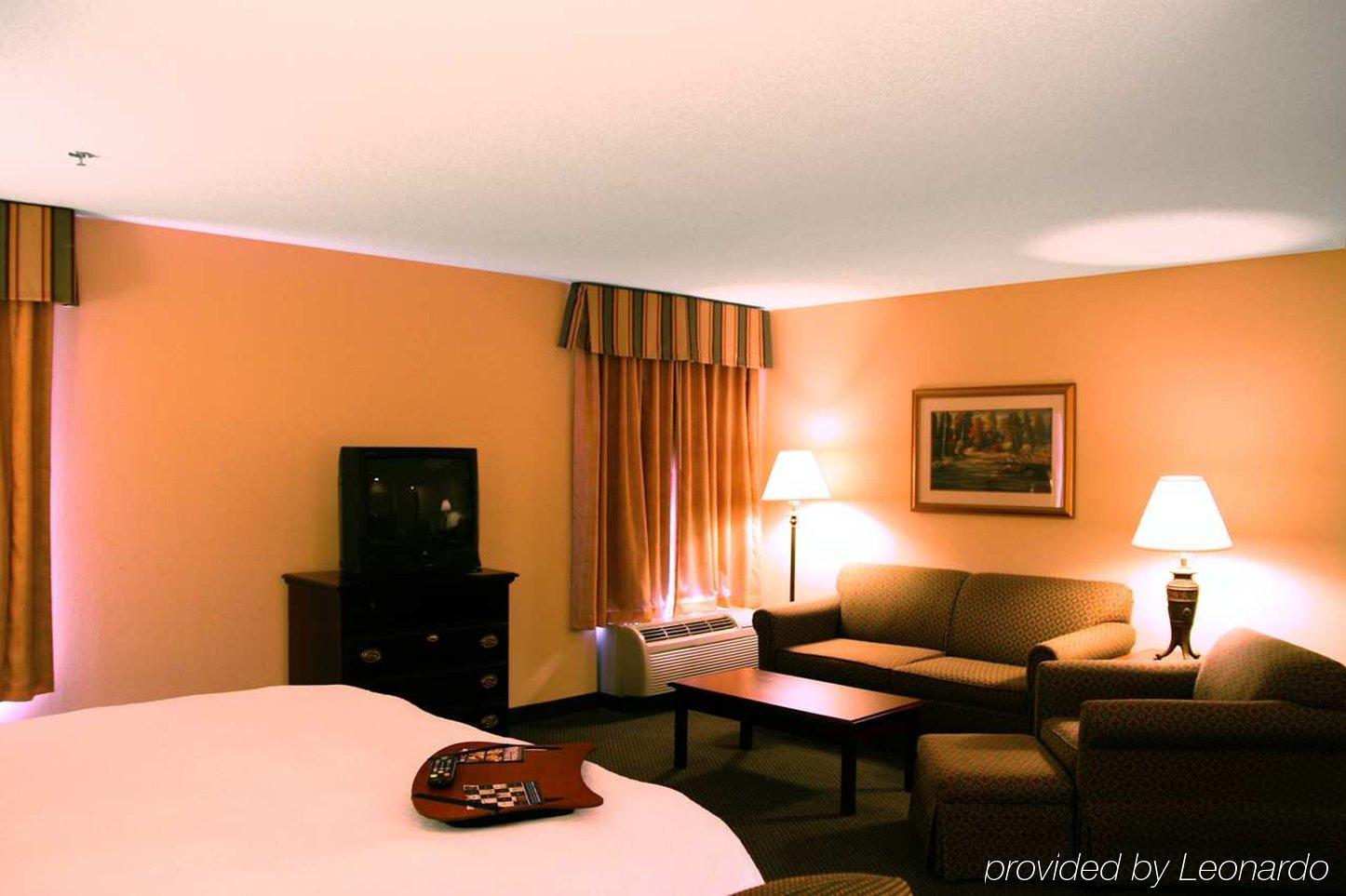 Hampton Inn Уорнер-Робинс Номер фото